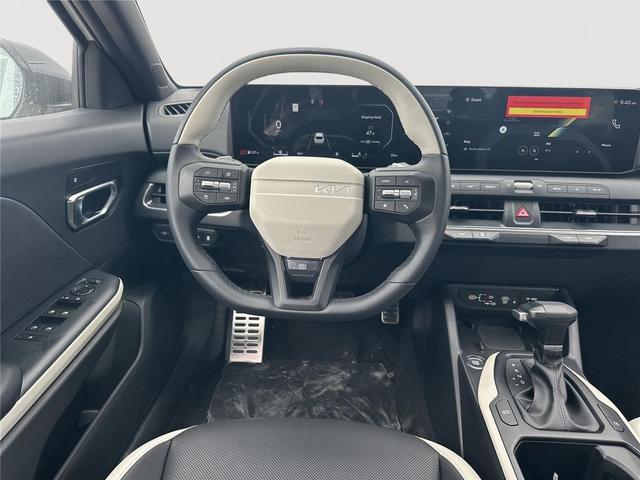 Photo of 2025 Snow White Pearl Kia K4