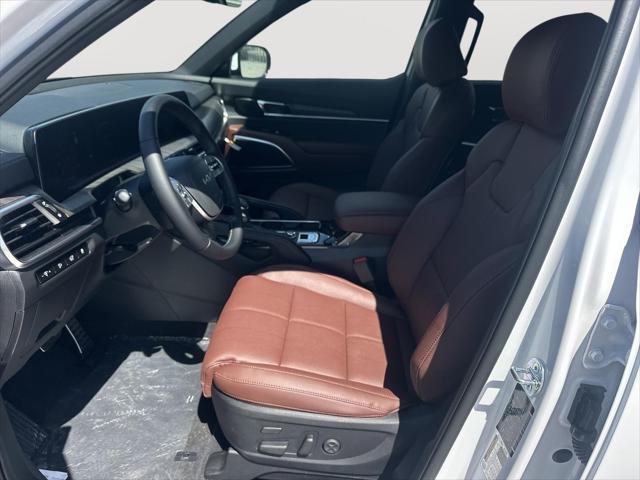 Photo of 2025 Glacial White Pearl Kia Telluride
