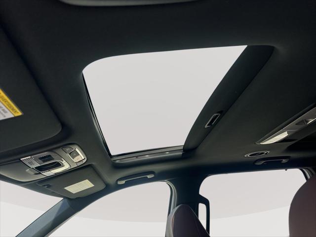 Photo of 2025 Glacial White Pearl Kia Telluride