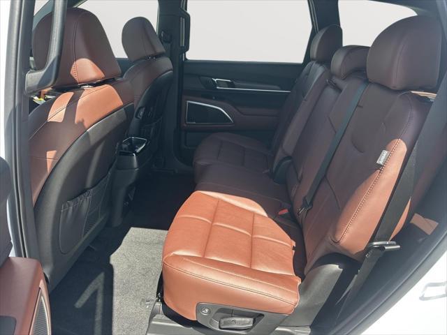 Photo of 2025 Glacial White Pearl Kia Telluride
