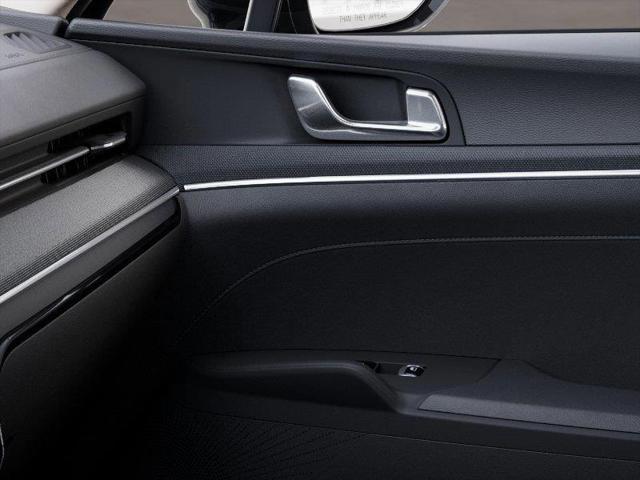 Photo of 2025 Aurora Black Pearl Kia K5