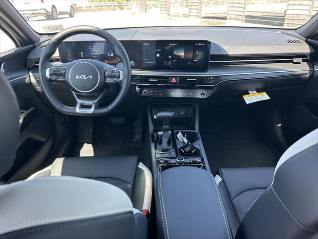 Photo of 2025 Wolf Gray Kia K5
