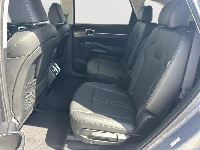 Photo of 2025 Everlasting Silver Kia Sorento