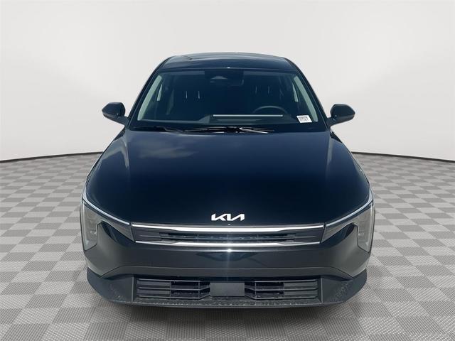 Photo of 2025 Aurora Black Pearl Kia K4