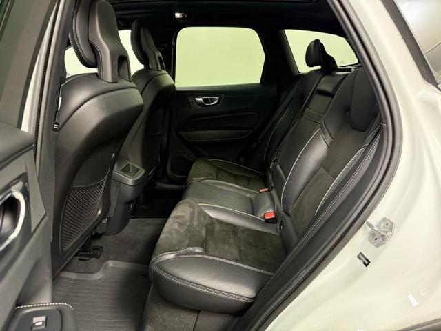 Photo of 2018 Crystal White Volvo XC60