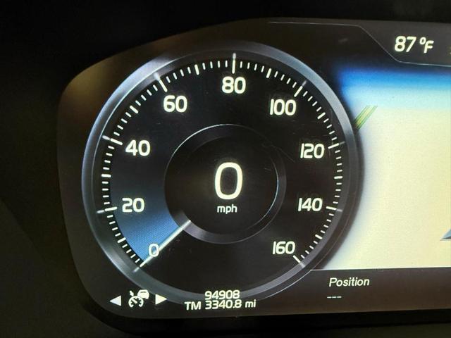 Photo of 2018 Crystal White Volvo XC60