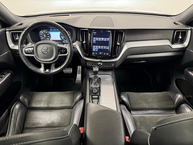 Photo of 2018 Crystal White Volvo XC60