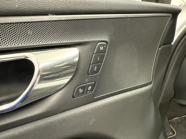 Photo of 2018 Crystal White Volvo XC60