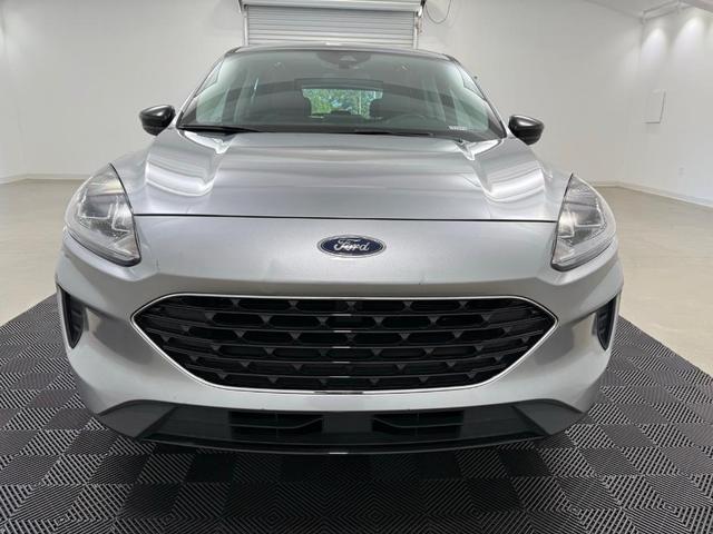 Photo of 2021 Iconic Silver Metallic Ford Escape