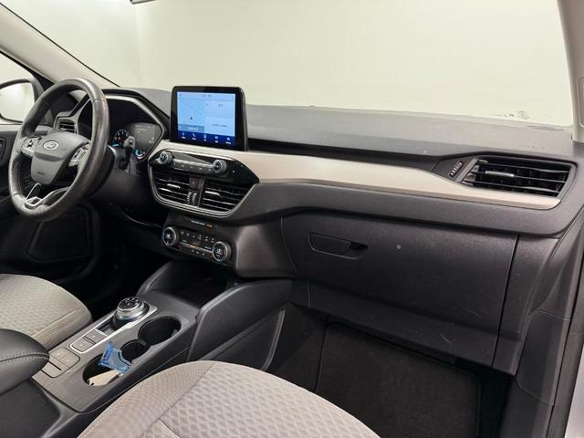 Photo of 2021 Iconic Silver Metallic Ford Escape