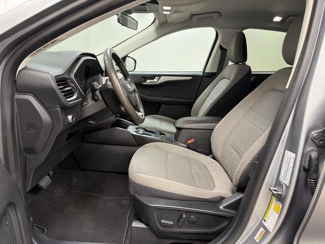 Photo of 2021 Iconic Silver Metallic Ford Escape