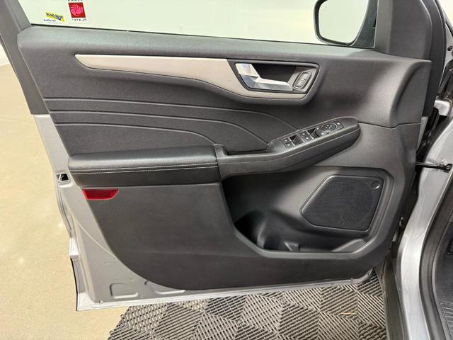 Photo of 2021 Iconic Silver Metallic Ford Escape