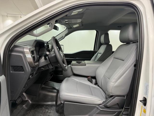 Photo of 2025 Oxford White Ford F-150