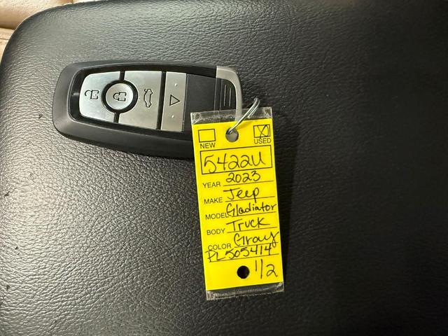 Photo of 2023 Sting Gray Clearcoat Jeep Gladiator