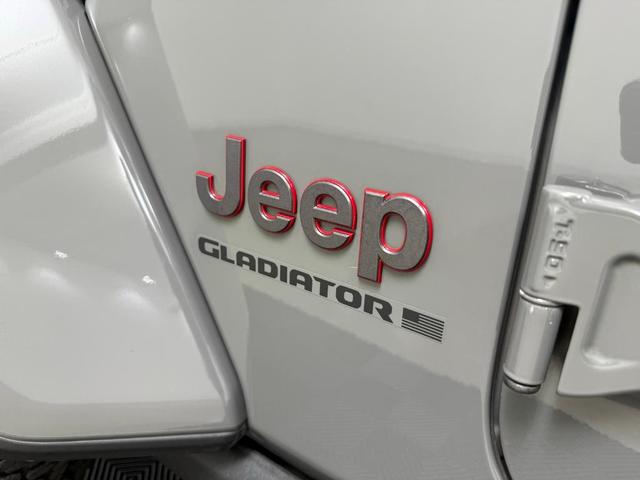 Photo of 2023 Sting Gray Clearcoat Jeep Gladiator