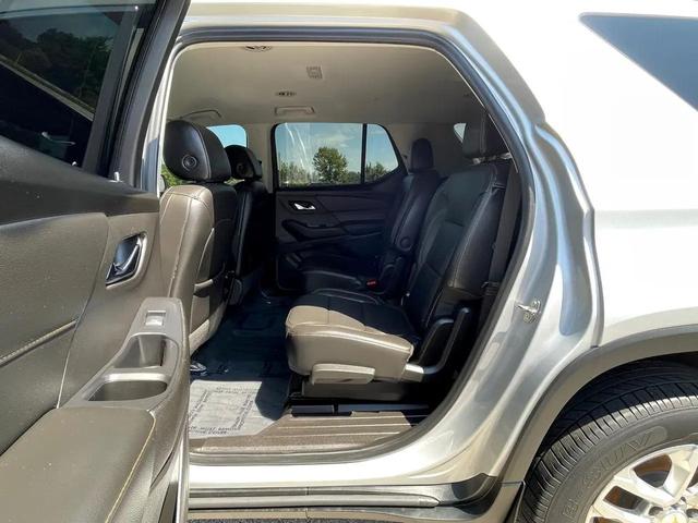 Photo of 2021 Silver Ice Metallic Chevrolet Traverse