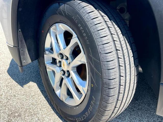Photo of 2021 Silver Ice Metallic Chevrolet Traverse