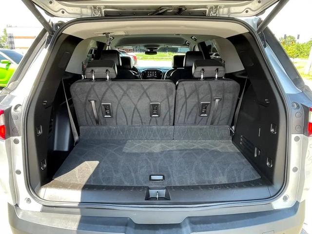 Photo of 2021 Silver Ice Metallic Chevrolet Traverse