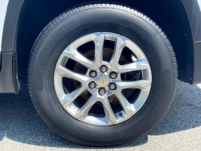 Photo of 2021 Silver Ice Metallic Chevrolet Traverse