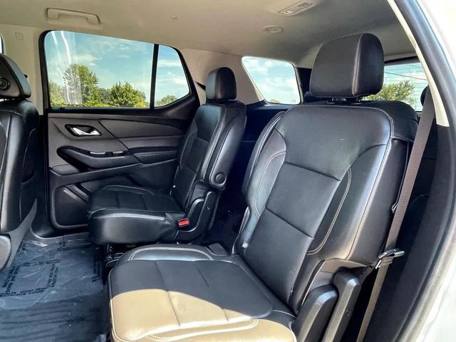 Photo of 2021 Silver Ice Metallic Chevrolet Traverse
