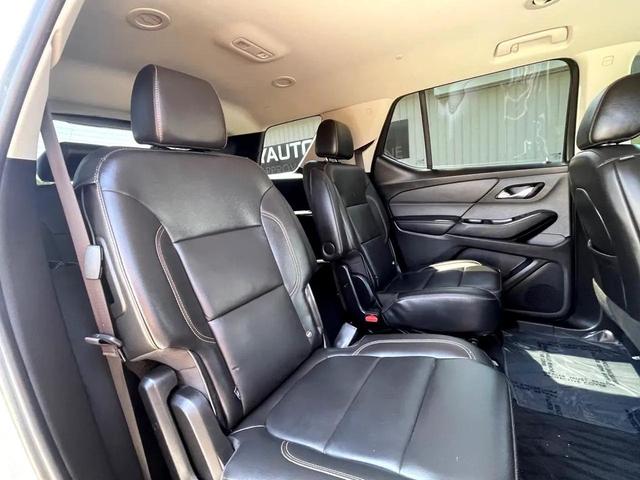 Photo of 2021 Silver Ice Metallic Chevrolet Traverse