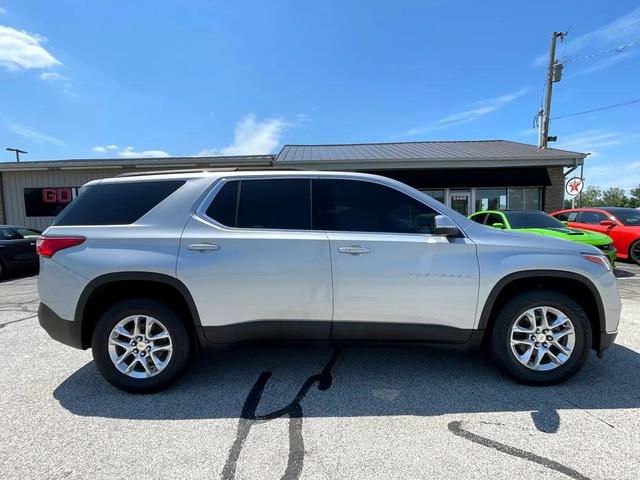 Photo of 2021 Silver Ice Metallic Chevrolet Traverse