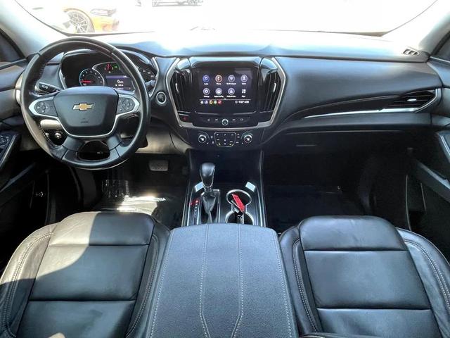 Photo of 2021 Silver Ice Metallic Chevrolet Traverse