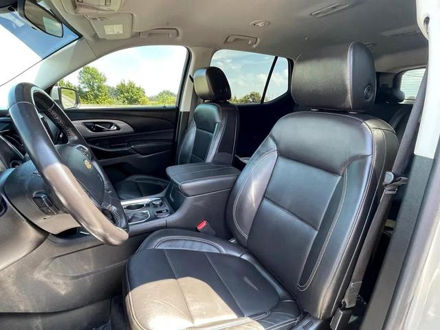 Photo of 2021 Silver Ice Metallic Chevrolet Traverse