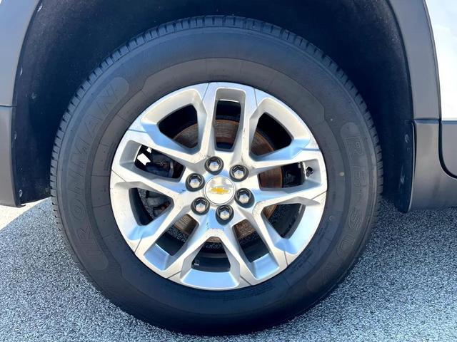 Photo of 2021 Silver Ice Metallic Chevrolet Traverse