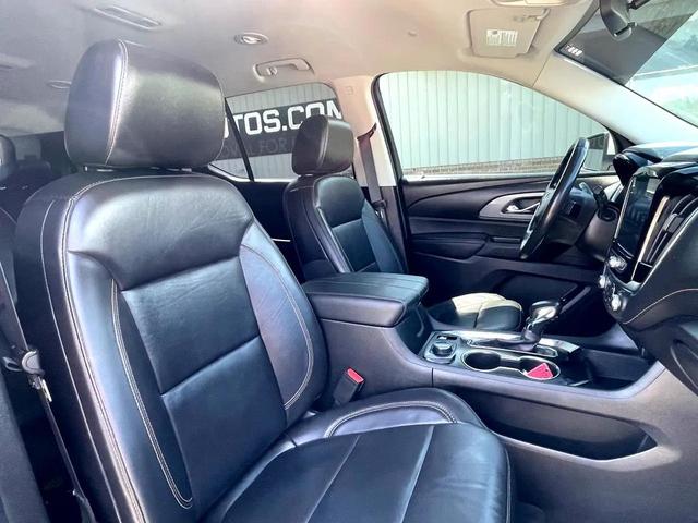 Photo of 2021 Silver Ice Metallic Chevrolet Traverse