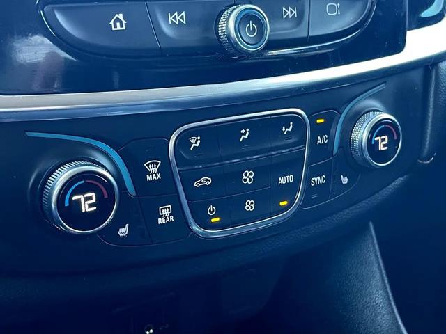 Photo of 2021 Silver Ice Metallic Chevrolet Traverse
