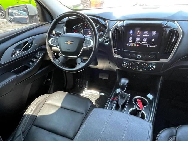 Photo of 2021 Silver Ice Metallic Chevrolet Traverse