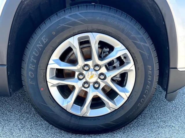 Photo of 2021 Silver Ice Metallic Chevrolet Traverse