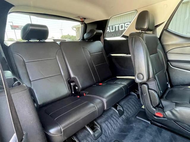 Photo of 2021 Silver Ice Metallic Chevrolet Traverse