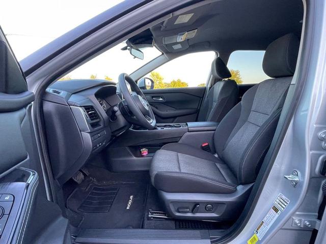 Photo of 2024 Brilliant Silver Metallic Nissan Rogue