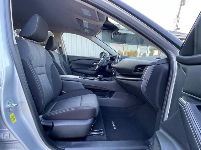 Photo of 2024 Brilliant Silver Metallic Nissan Rogue