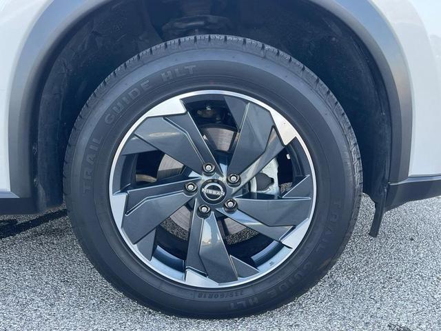 Photo of 2024 Brilliant Silver Metallic Nissan Rogue
