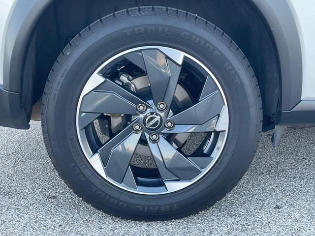 Photo of 2024 Brilliant Silver Metallic Nissan Rogue