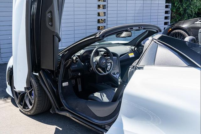 Photo of 2020 Muriwai White McLaren 720S