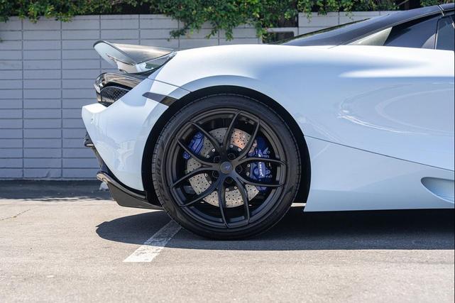 Photo of 2020 Muriwai White McLaren 720S