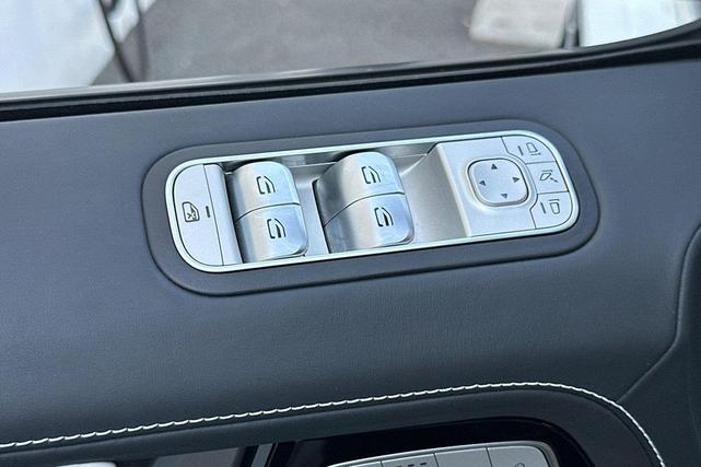 Photo of 2024 MANUFAKTUR Moonlight White Metallic Mercedes-Benz AMG G 63