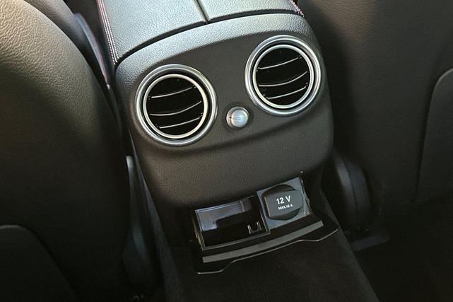 Photo of 2016 Polar White Mercedes-Benz C-Class