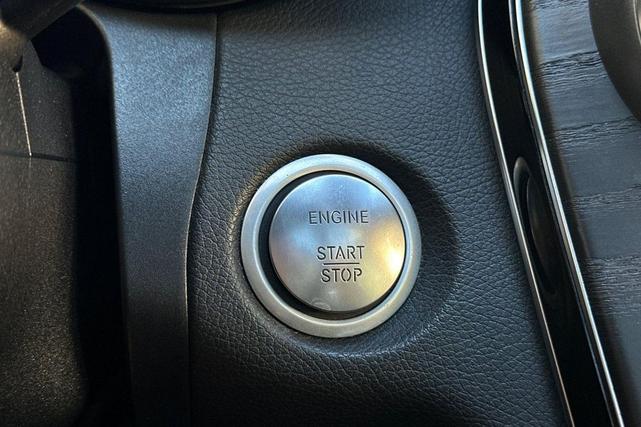 Photo of 2016 Polar White Mercedes-Benz C-Class