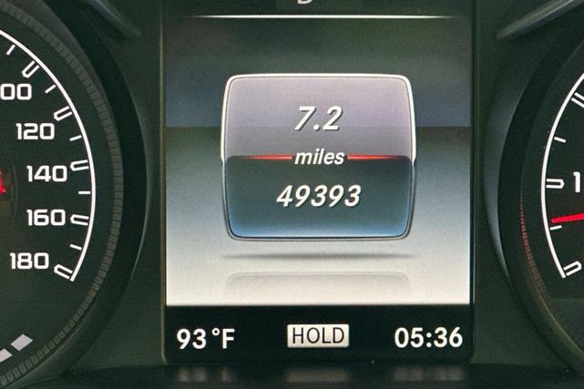 Photo of 2016 Polar White Mercedes-Benz C-Class