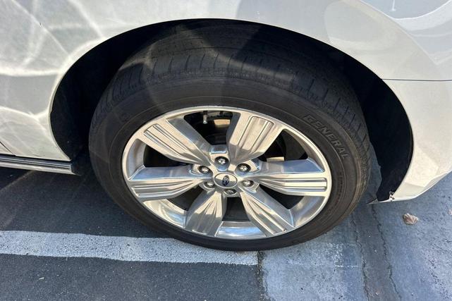 Photo of 2023 Star White Metallic Tri-Coat Ford Expedition