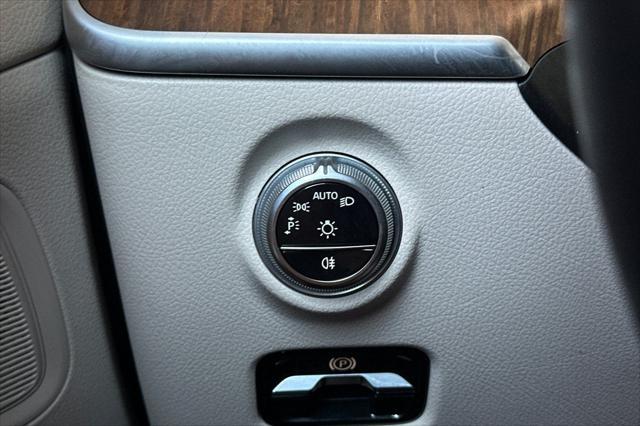 Photo of 2024 Polar White Mercedes-Benz C-Class