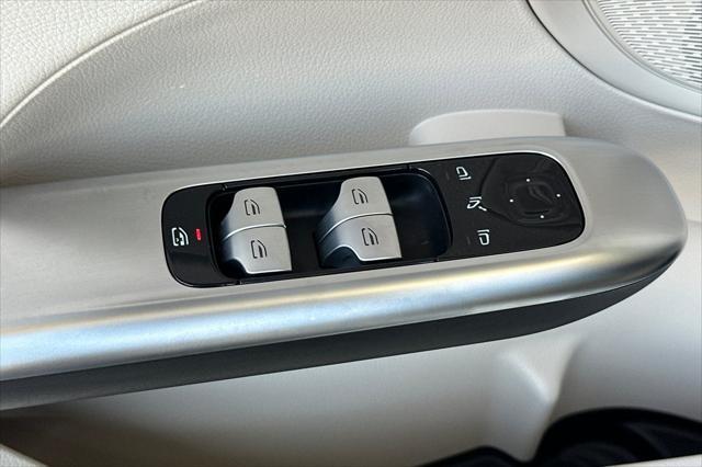 Photo of 2024 Polar White Mercedes-Benz C-Class