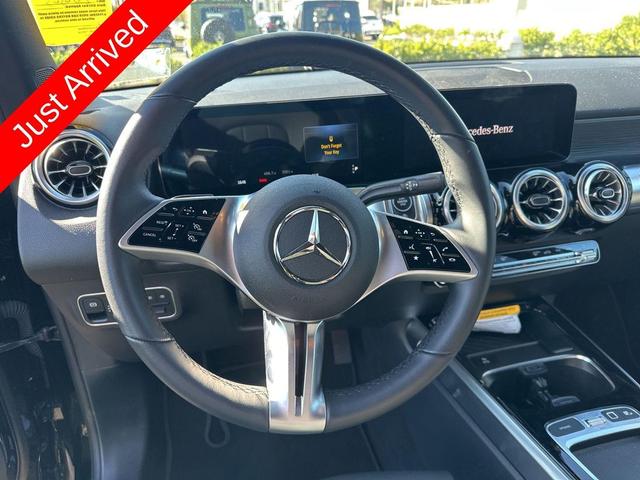 Photo of 2025 Night Black Mercedes-Benz GLB 250
