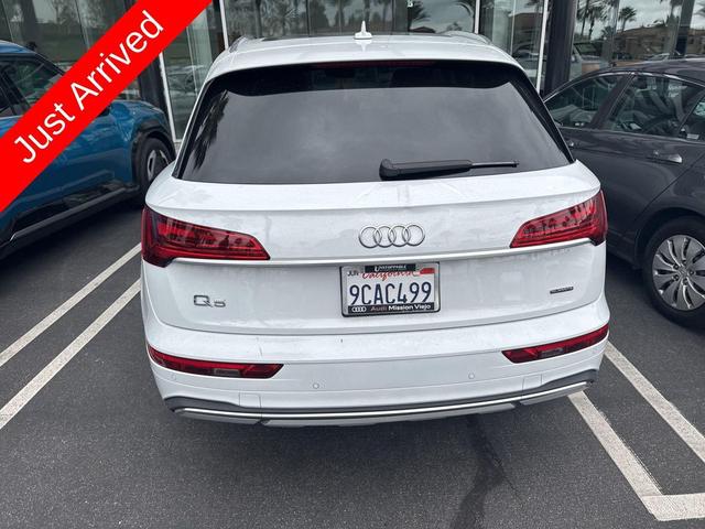 Photo of 2022 Glacier White Metallic Audi Q5