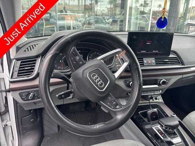 Photo of 2022 Glacier White Metallic Audi Q5